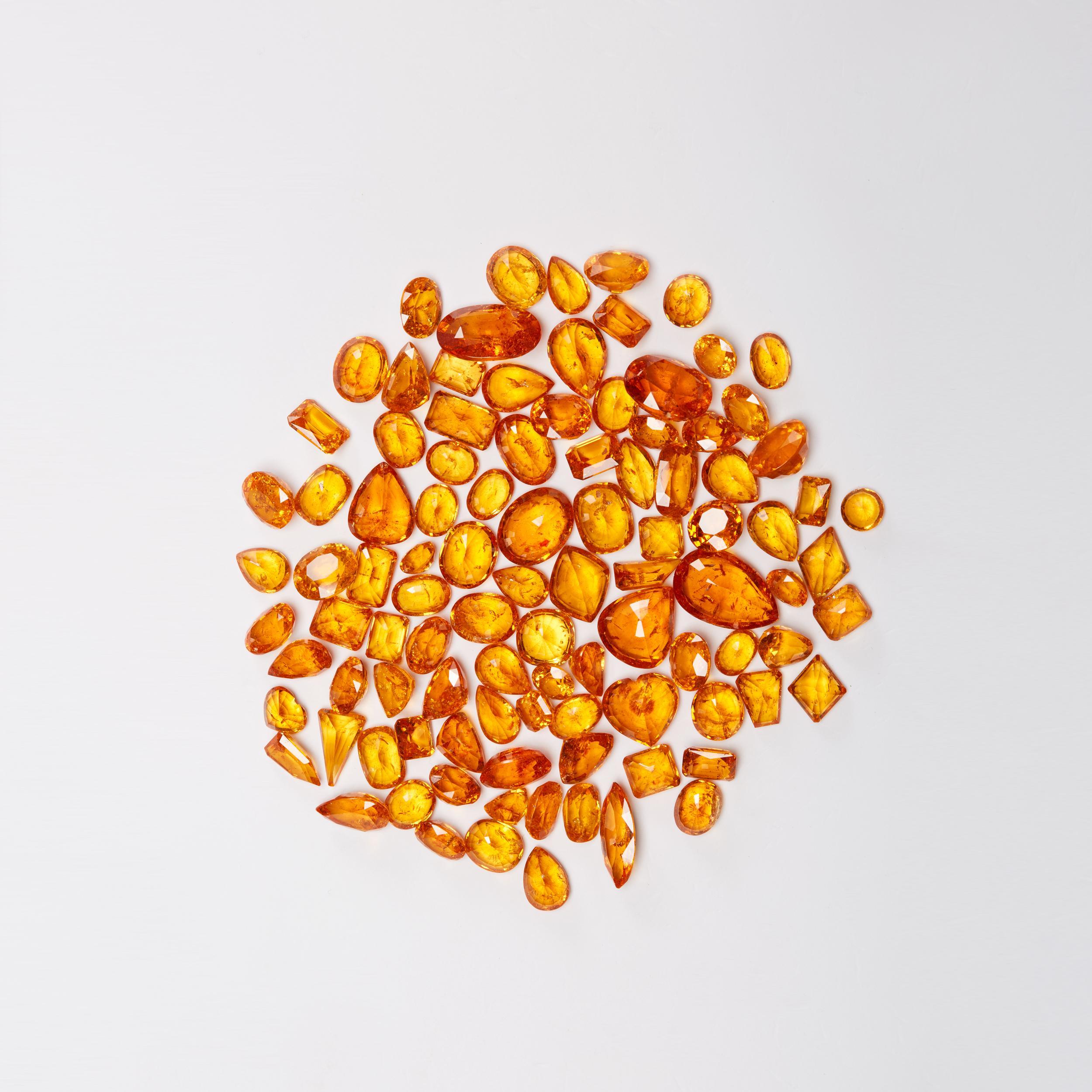 Đá Garnet speeartile, chưa xử lý nhiệt, 4-30ct